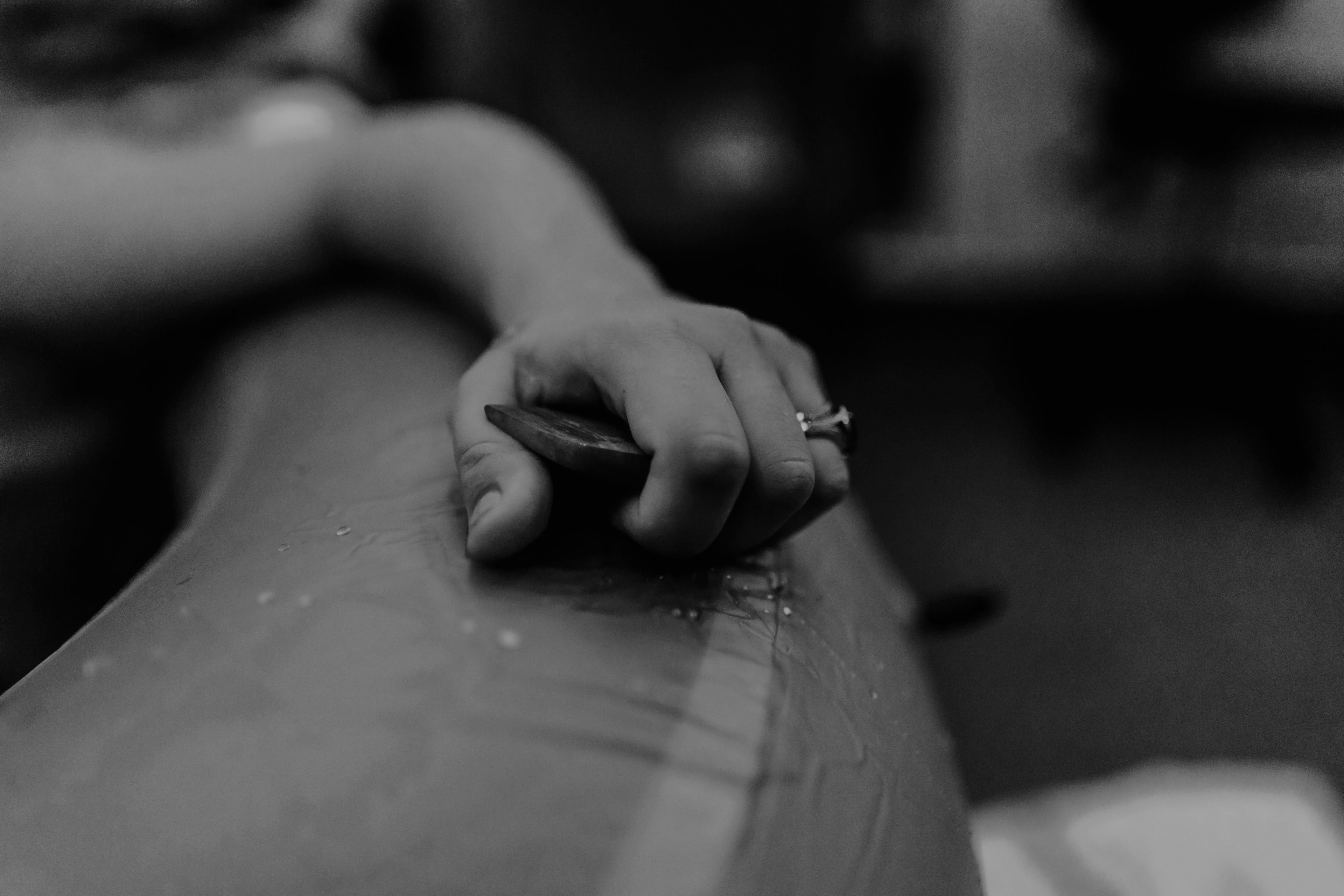 Close-up of a hand holding a birth comb, giving birth in a pool